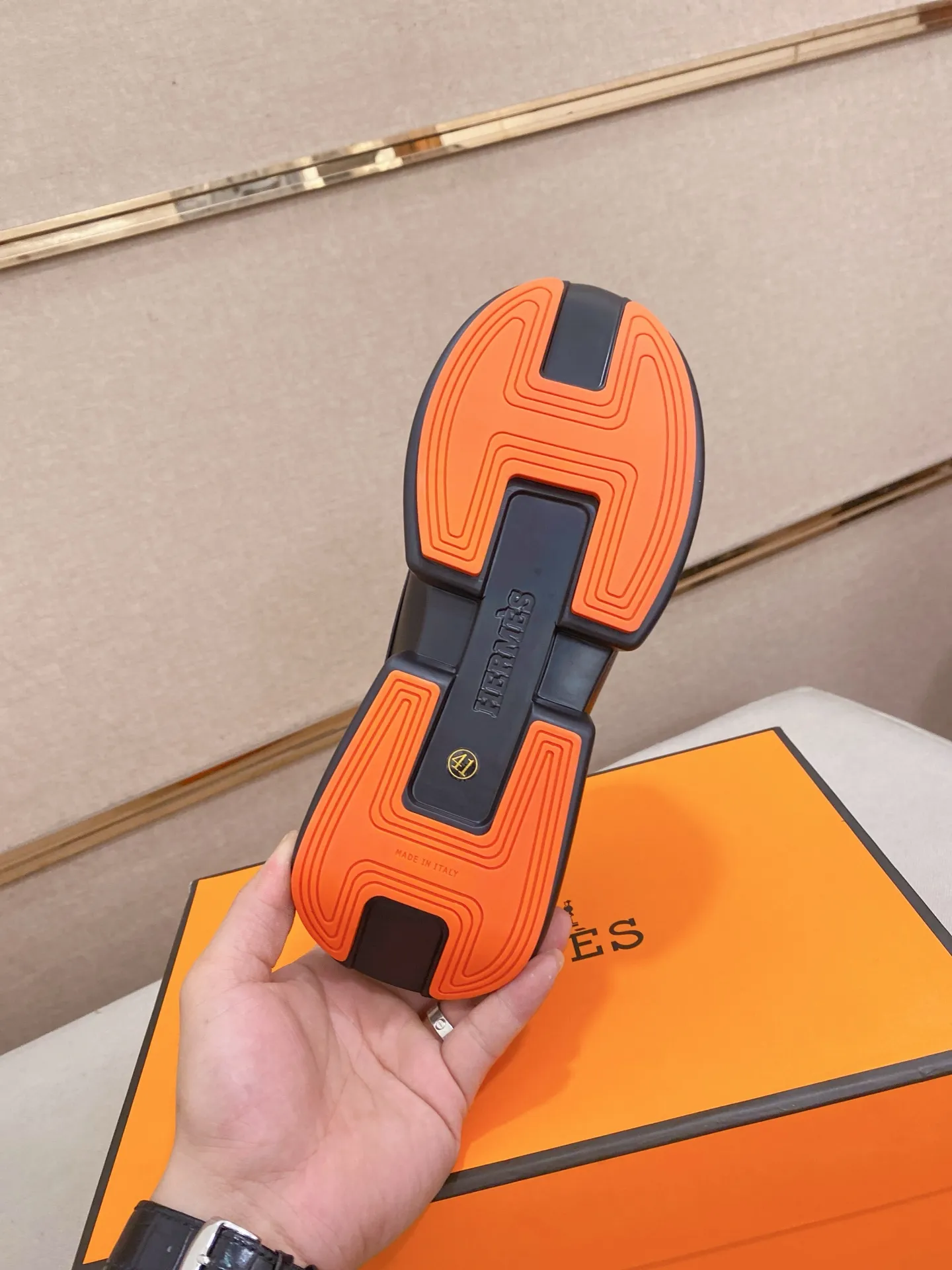 Men's clothing and shoes💰: 462💰《HERMES》【Classic Original Version】Hermès; Top 🔝 Purchasing Agency 🔍🔍Men's latest 🇺🇸 counters are on sale simultaneously, imported from Italy original ▲▲cowhide ▲▲ (high-end, extravagant and classy) ) Exquisite workmanship (Italian 🇮🇹 imported water-dyed 🐂 cowhide lining) sole: original sole provided by the original factory, ⚠️exclusive double-layer activity·TPR·rubber·combined molded outsole; super comfortable·wear-resistant·non-slip·environmental protection The real thing is more beautiful if you take the real thing (high quality, follow the order). You can enter and exit the counter at will * Number of yards: 38-44 (45 can be customized and cannot be returned or exchanged)